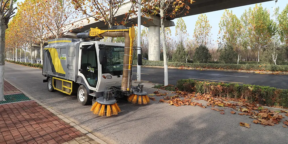 純電動(dòng)樹(shù)葉收集車(chē)_多功能樹(shù)葉收集車(chē)_吸樹(shù)葉的機(jī)器_掃樹(shù)葉神器